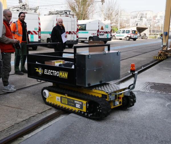 La RATP fait confiance à Electroman pour la fourniture, la personnalisation et la formation de ses personnels, principalment our le chenillard DCT-450P