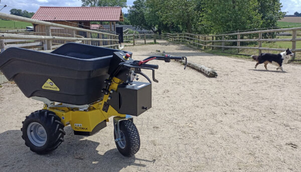 La brouette électrique DT300E est une sorte d'outil universel pour le transport du vrac sur tout terrain